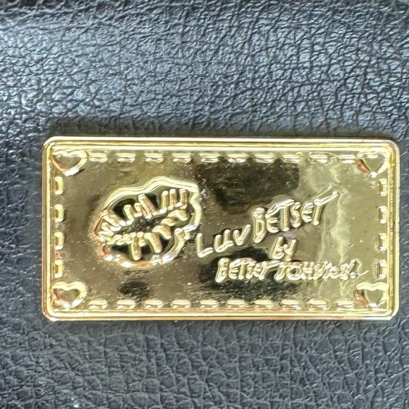 Betsey Johnson pink & black,fur Heart Backpack,adorable pink fur key chain - Picture 11 of 12